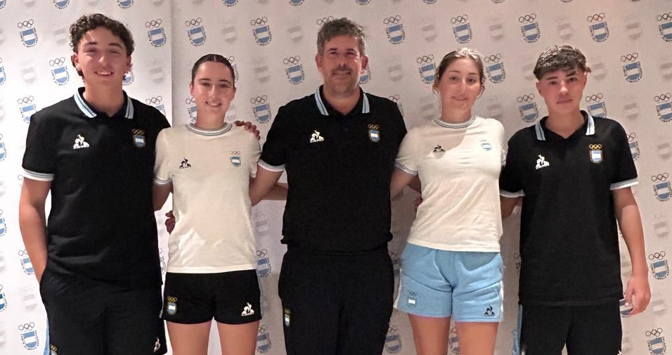 Delegación de Argentina. Jeremías Porta Araoz, Mercedes Aldana, Jorge Bollini, Coach, Malena Castro y Estanislao Maradei Vaudagna.